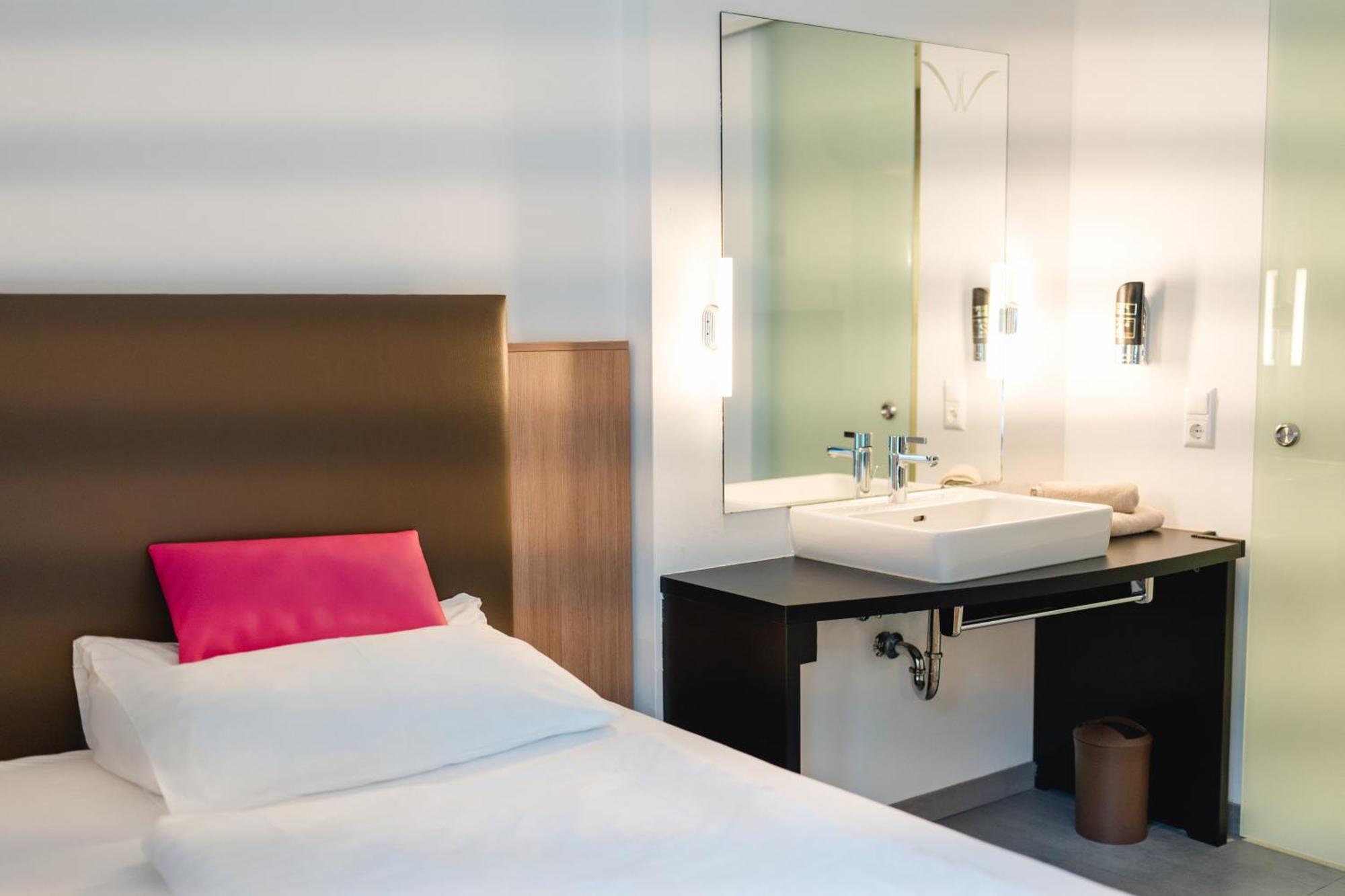 4U Hotel Men Only Hohenthurn エクステリア 写真